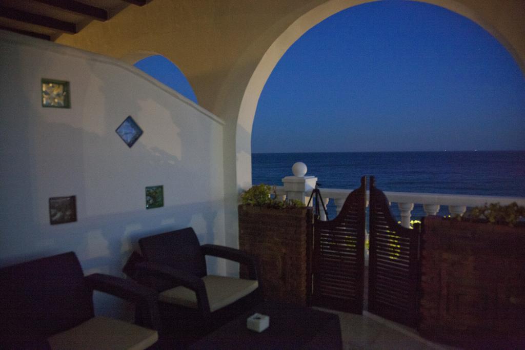 Hostal Mar de Frente Los Canos De Meca Kamer foto