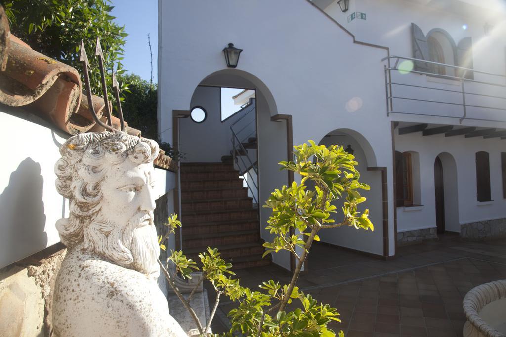 Hostal Mar de Frente Los Canos De Meca Buitenkant foto