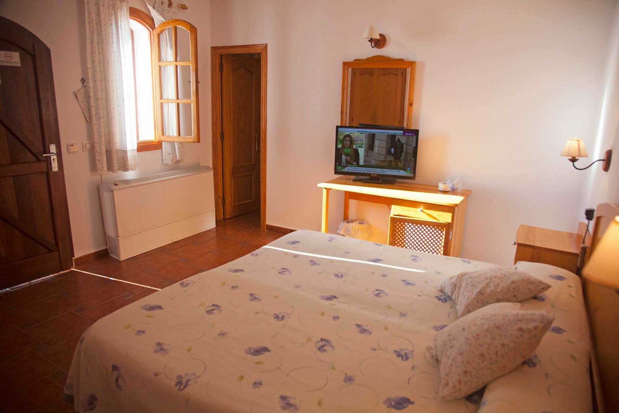 Hostal Mar de Frente Los Canos De Meca Buitenkant foto