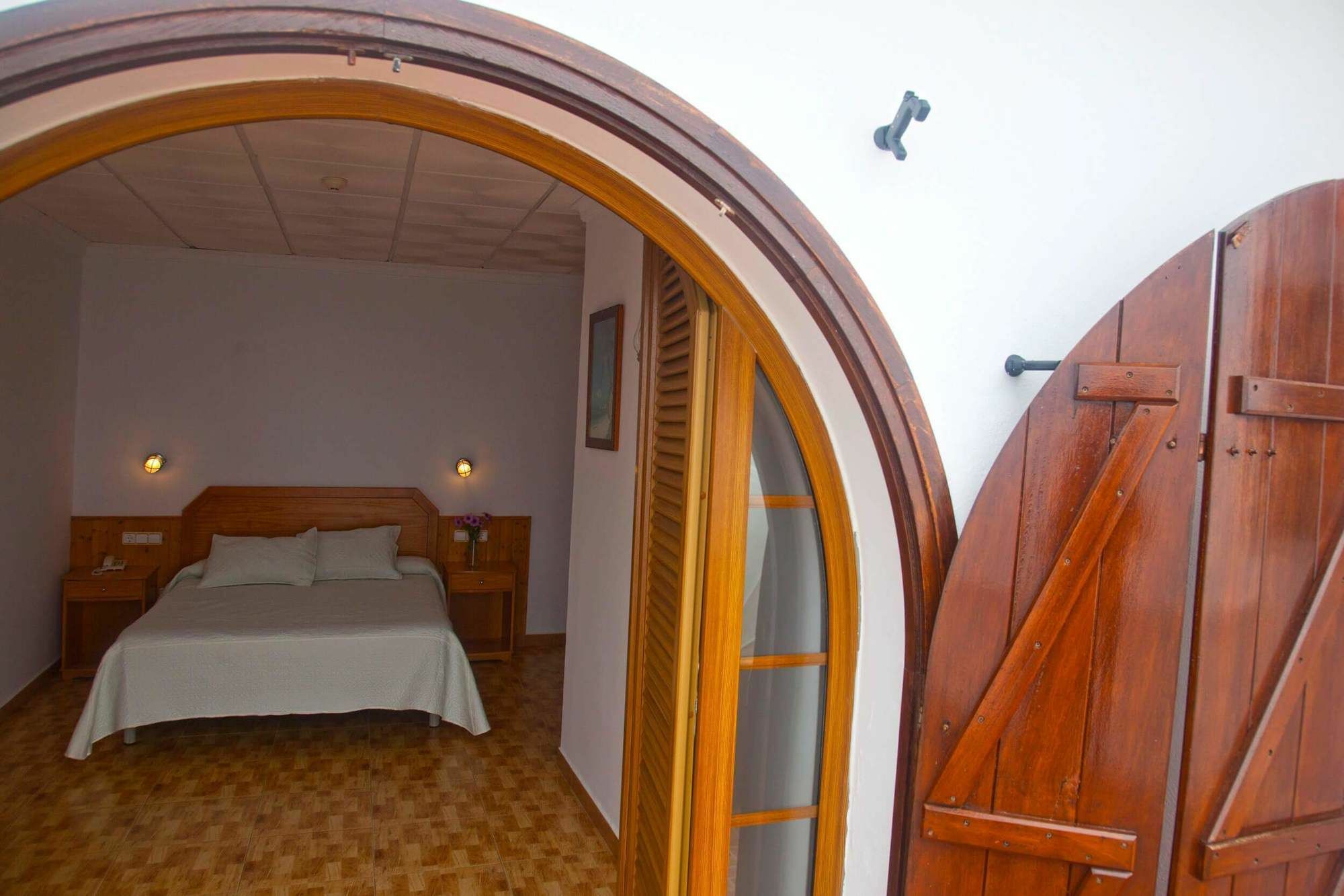 Hostal Mar de Frente Los Canos De Meca Buitenkant foto